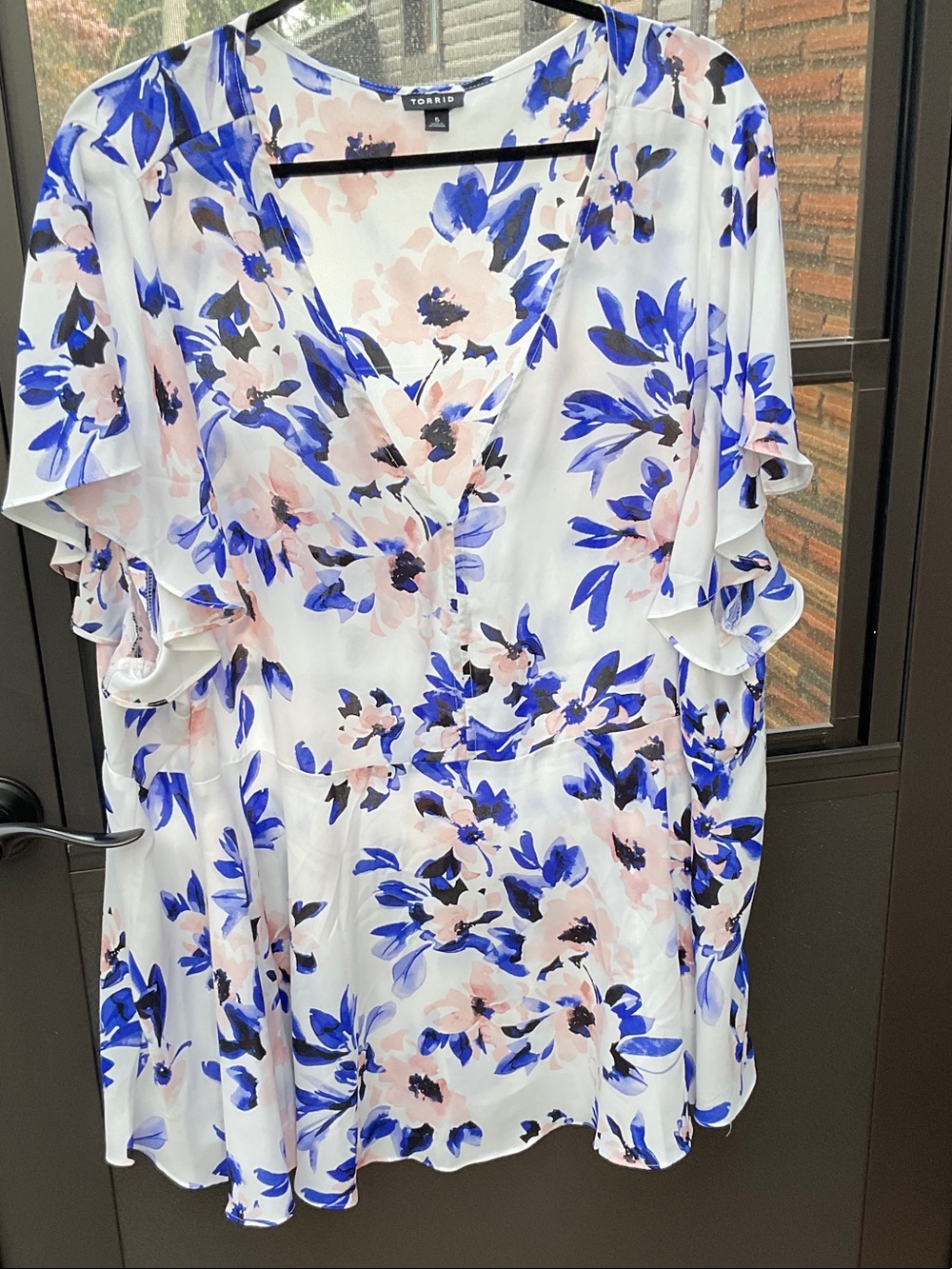 torrid White Floral V-Neck Tunic with Blue & Pink Blooms